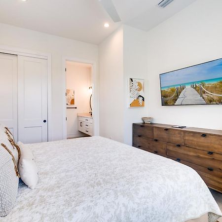 Swanky Bubbles, 9 Beds, 11 Bathrooms, Pet-Friendly With A Rooftop Deck And Steps Away To The Beach! Holmes Beach Bagian luar foto