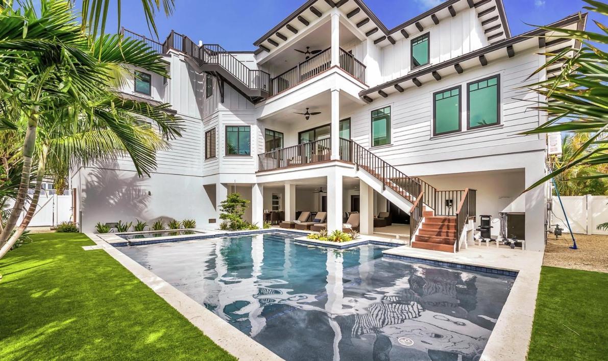 Swanky Bubbles, 9 Beds, 11 Bathrooms, Pet-Friendly With A Rooftop Deck And Steps Away To The Beach! Holmes Beach Bagian luar foto