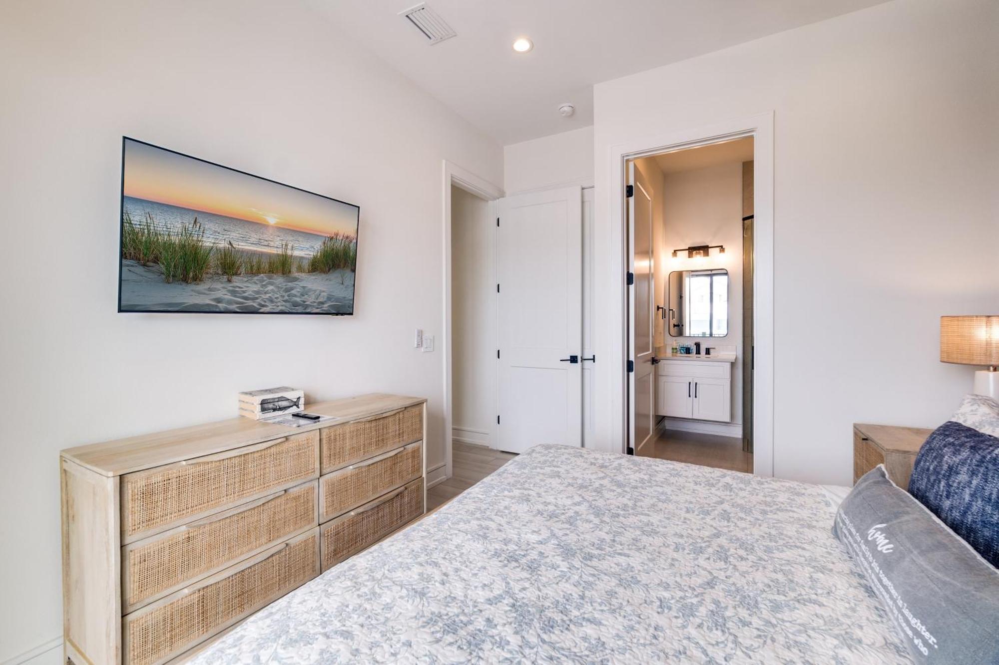 Swanky Bubbles, 9 Beds, 11 Bathrooms, Pet-Friendly With A Rooftop Deck And Steps Away To The Beach! Holmes Beach Bagian luar foto