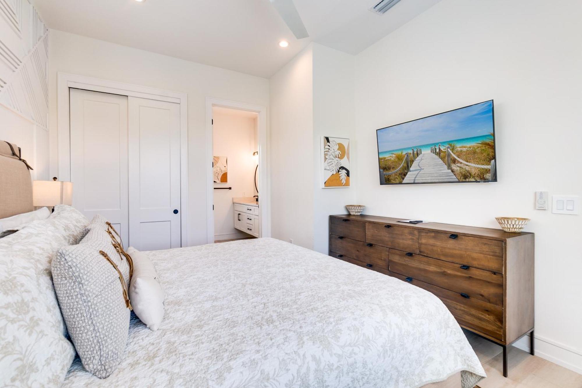 Swanky Bubbles, 9 Beds, 11 Bathrooms, Pet-Friendly With A Rooftop Deck And Steps Away To The Beach! Holmes Beach Bagian luar foto