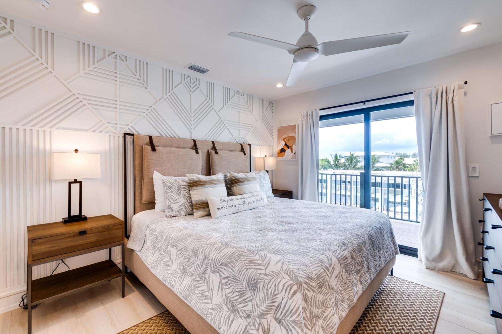 Swanky Bubbles, 9 Beds, 11 Bathrooms, Pet-Friendly With A Rooftop Deck And Steps Away To The Beach! Holmes Beach Bagian luar foto