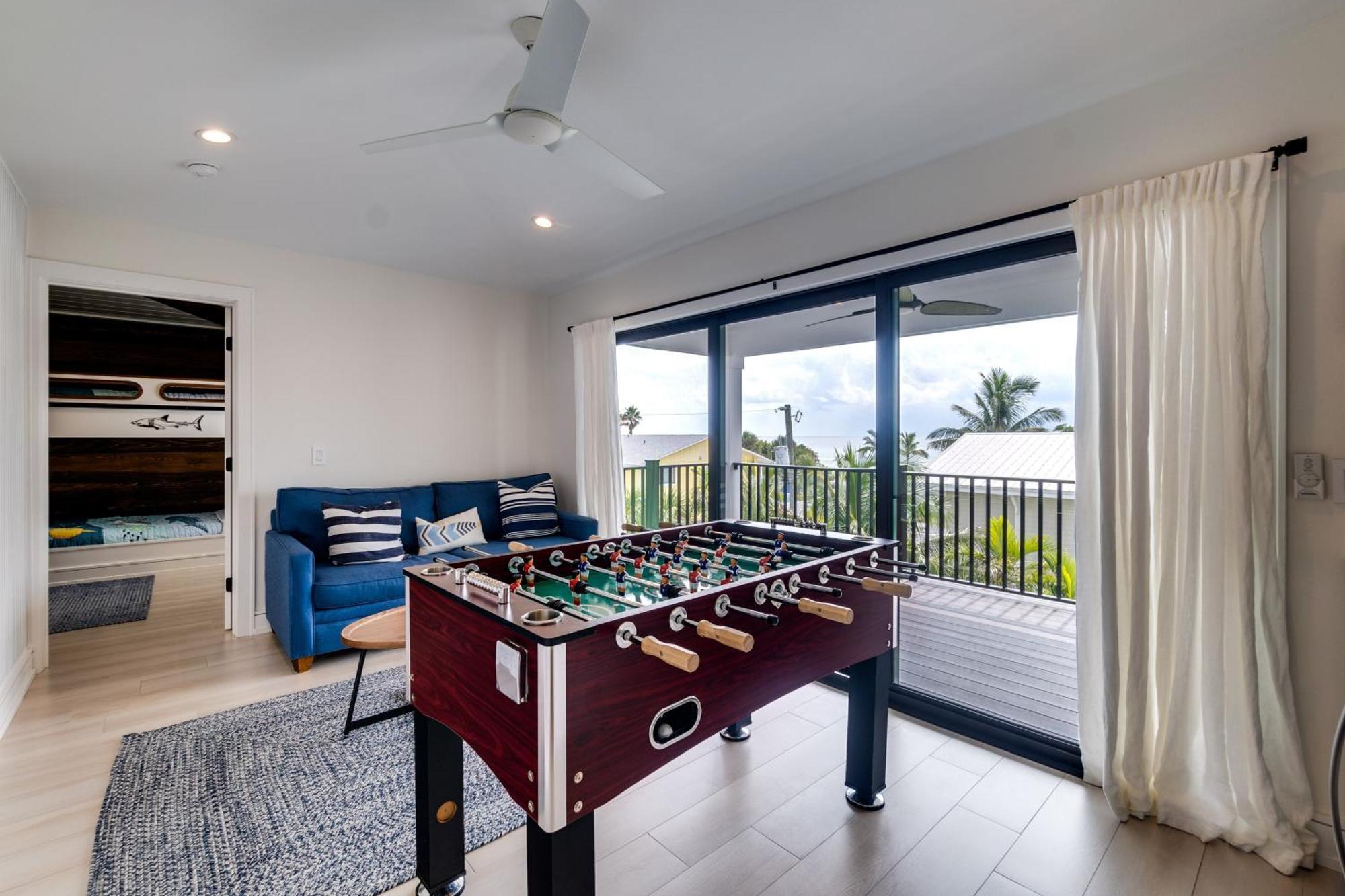 Swanky Bubbles, 9 Beds, 11 Bathrooms, Pet-Friendly With A Rooftop Deck And Steps Away To The Beach! Holmes Beach Bagian luar foto