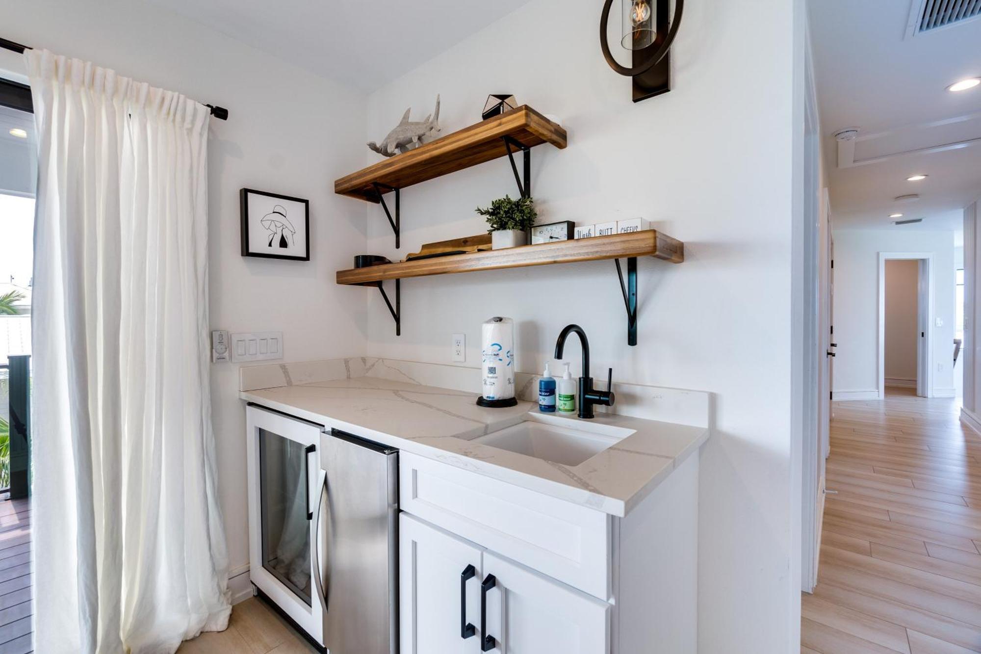 Swanky Bubbles, 9 Beds, 11 Bathrooms, Pet-Friendly With A Rooftop Deck And Steps Away To The Beach! Holmes Beach Bagian luar foto