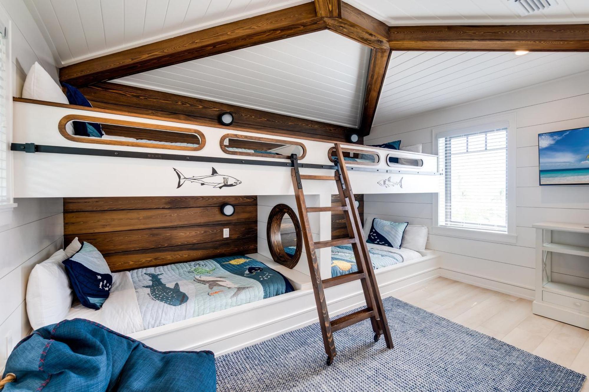 Swanky Bubbles, 9 Beds, 11 Bathrooms, Pet-Friendly With A Rooftop Deck And Steps Away To The Beach! Holmes Beach Bagian luar foto