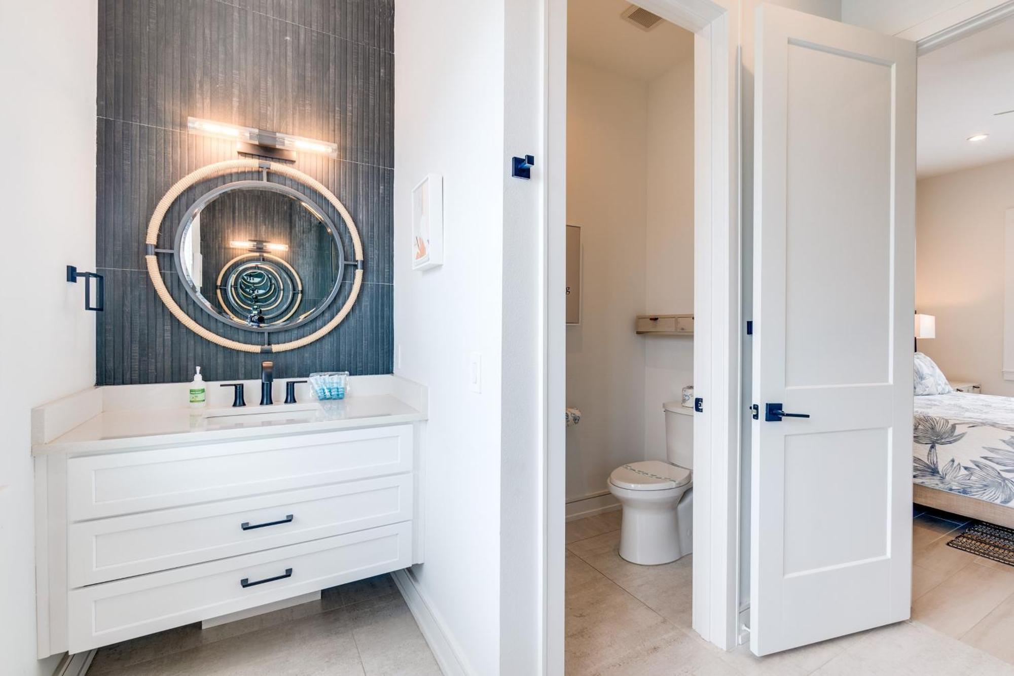 Swanky Bubbles, 9 Beds, 11 Bathrooms, Pet-Friendly With A Rooftop Deck And Steps Away To The Beach! Holmes Beach Bagian luar foto