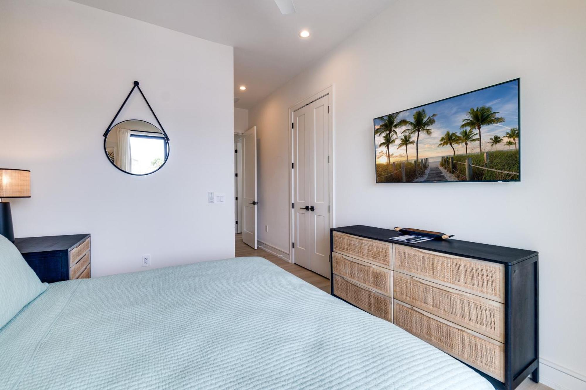 Swanky Bubbles, 9 Beds, 11 Bathrooms, Pet-Friendly With A Rooftop Deck And Steps Away To The Beach! Holmes Beach Bagian luar foto